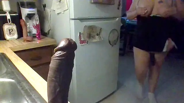 Snapshot of ScrawburryBBW chatting on October 2025 03:47:02 AM ScrawburryBBW online show from October 2025 03:47:02 AM