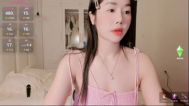 strawberry-ni online show from October 2025 11:21:01 AM