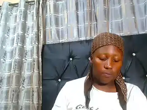 MelaninBunii online show from September 2025 06:43:02 PM