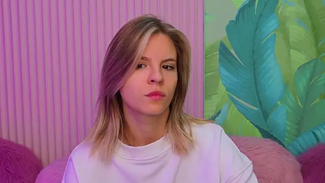 KiaraRolls online show from October 2025 08:40:01 PM