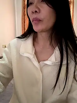 xiiuuff18 online show from November 2025 02:00:01 AM