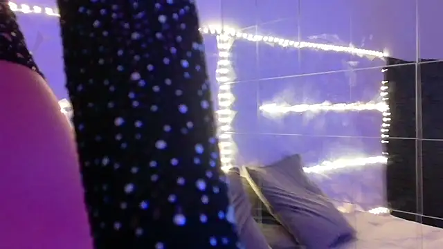 Aishha  online show from October 2025 05:07:02 AM