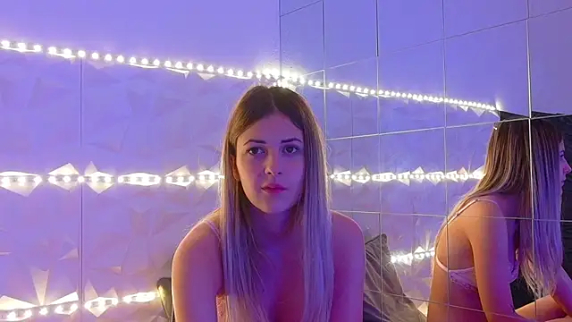 Aishha  online show from October 2025 05:10:01 AM