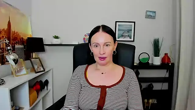 Snapshot of Velvet_Jasmine chatting on October 2025 05:36:02 PM Velvet Jasmine online show from October 2025 05:36:02 PM