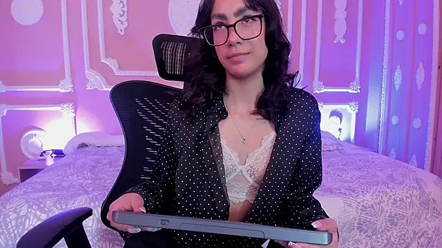 Snapshot of aitana_johns chatting on October 2025 03:21:01 PM aitana johns online show from October 2025 03:21:01 PM