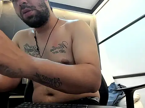 JhoanMontes online show from October 2025 08:28:01 PM