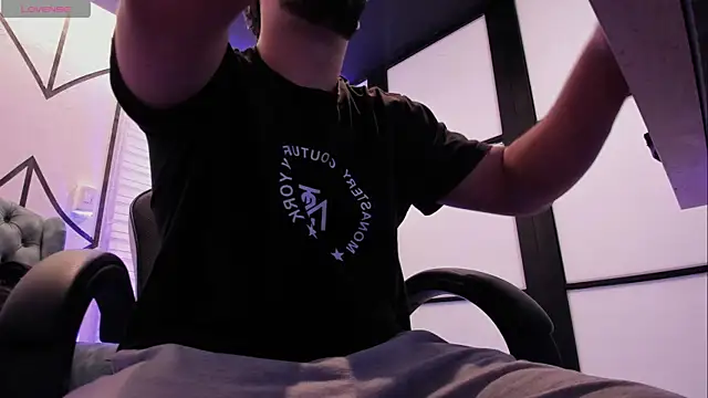 JhoanMontes online show from October 2025 05:58:02 PM