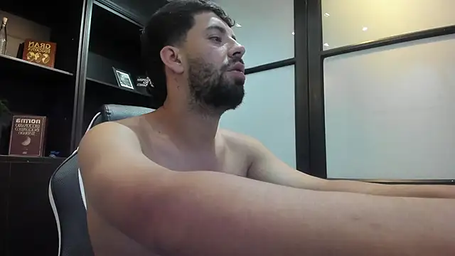 JhoanMontes online show from October 2025 07:45:02 PM