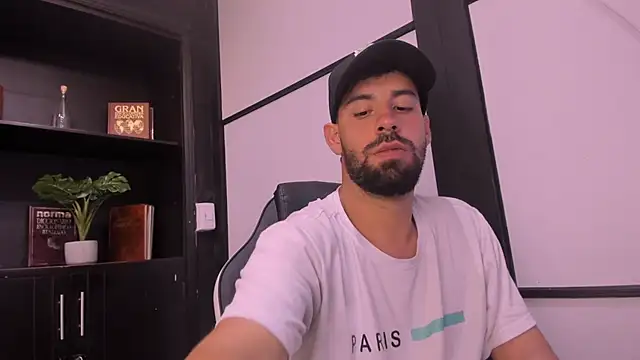 JhoanMontes online show from November 2025 07:57:02 PM