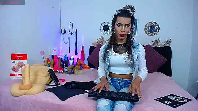 Starhott  online show from October 2025 12:39:01 PM