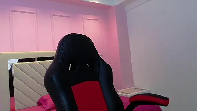 SHENOA HUNTER online show from September 2025 07:24:02 PM