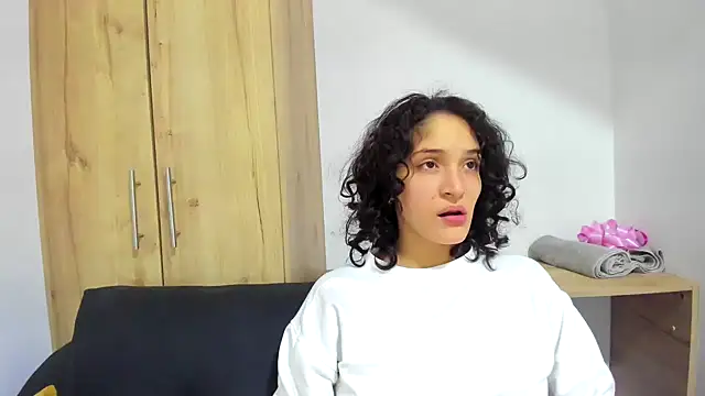 Snapshot of TeensNews18 chatting on September 2025 11:04:02 PM TeensNews18 online show from September 2025 11:04:02 PM