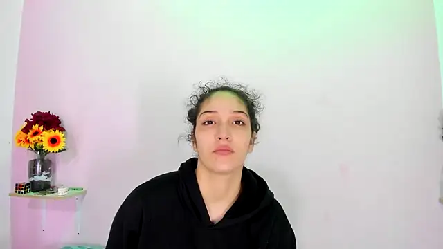 Snapshot of TeensNews18 chatting on September 2025 11:10:02 PM TeensNews18 online show from September 2025 11:10:02 PM