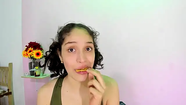 Snapshot of TeensNews18 chatting on October 2025 01:58:02 AM TeensNews18 online show from October 2025 01:58:02 AM