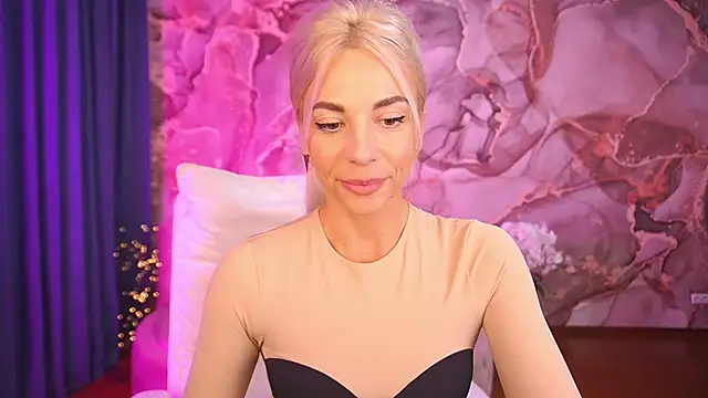 BellaRayyy online show from October 2025 01:11:01 PM