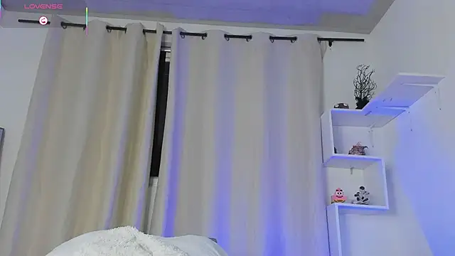 Selenafox 0 online show from November 2025 01:49:01 AM