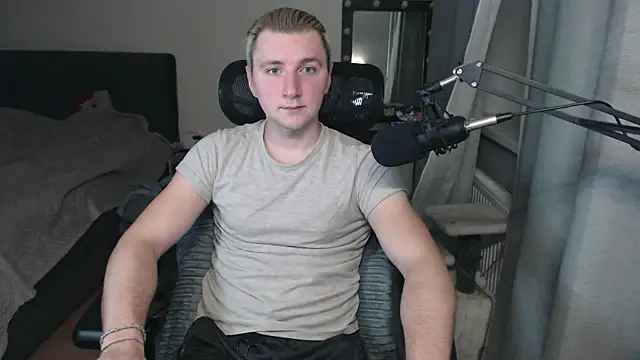 Snapshot of Elvin_Vaenight chatting on October 2025 11:37:02 PM Elvin Vaenight online show from October 2025 11:37:02 PM