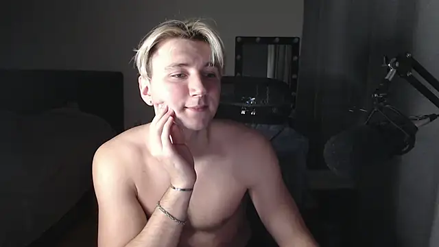 Snapshot of Elvin_Vaenight chatting on November 2025 06:32:01 PM Elvin Vaenight online show from November 2025 06:32:01 PM