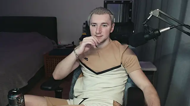 Snapshot of Elvin_Vaenight chatting on November 2025 11:03:01 PM Elvin Vaenight online show from November 2025 11:03:01 PM