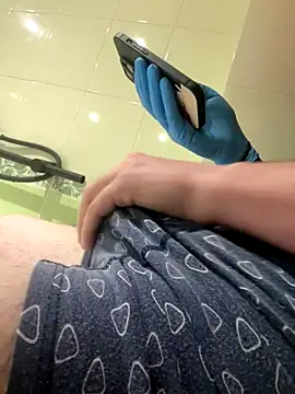 Snapshot of Dickii21 chatting on October 2025 08:03:01 AM Dickii21 online show from October 2025 08:03:01 AM