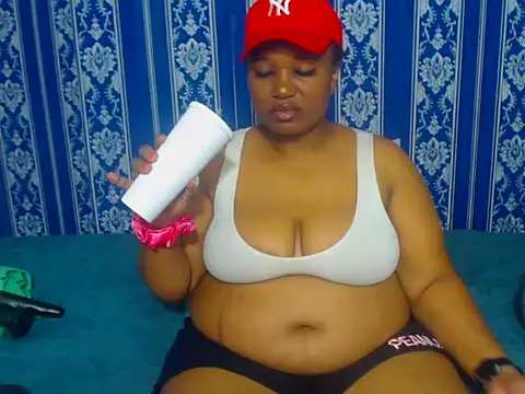 JUICEYLIPS333 online show from November 2025 03:55:02 PM