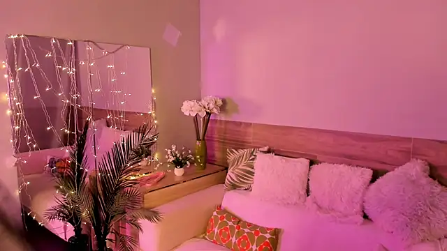 Juliorah online show from September 2025 03:25:01 PM