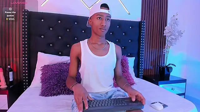 SammyAdams  online show from September 2025 10:44:01 PM