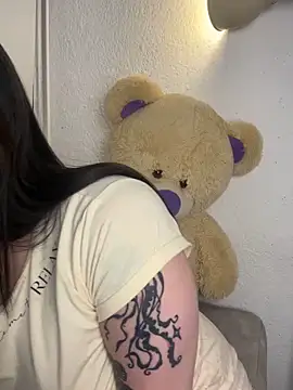 NicoleLeinn online show from October 2025 02:34:01 AM