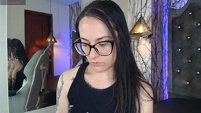 Zami Escobar of online show from October 2025 07:22:01 PM