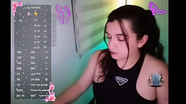 Snapshot of DanniG2000_ chatting on October 2025 04:25:02 AM DanniG2000 online show from October 2025 04:25:02 AM