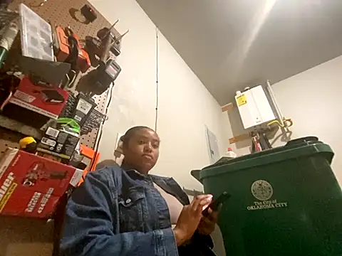 Snapshot of princesslivv chatting on October 2025 04:02:01 AM princesslivv online show from October 2025 04:02:01 AM