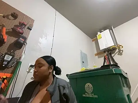 Snapshot of princesslivv chatting on November 2025 02:10:02 AM princesslivv online show from November 2025 02:10:02 AM