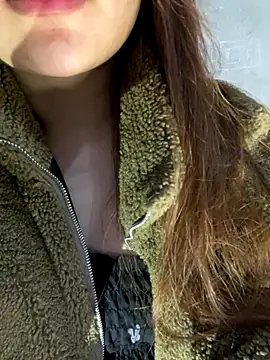 Hinne07 online show from November 2025 03:55:02 PM