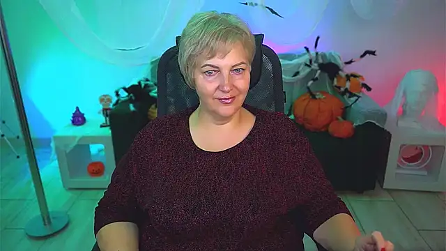 Snapshot of MaryMogan chatting on October 2025 04:09:02 AM MaryMogan online show from October 2025 04:09:02 AM