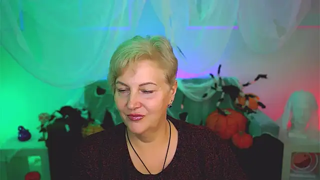 Snapshot of MaryMogan chatting on October 2025 12:22:02 PM MaryMogan online show from October 2025 12:22:02 PM