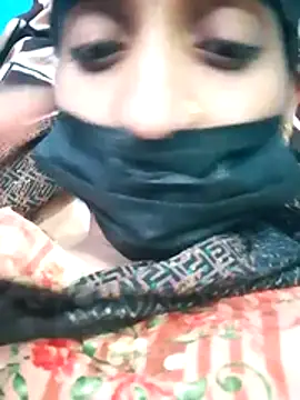 Snapshot of Pahadi_couple chatting on October 2025 04:41:01 PM Pahadi couple online show from October 2025 04:41:01 PM