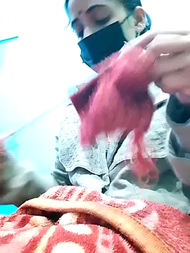 Snapshot of Pahadi_couple chatting on November 2025 05:58:02 PM Pahadi couple online show from November 2025 05:58:02 PM