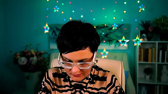 LauraDavidsons online show from October 2025 05:47:01 PM