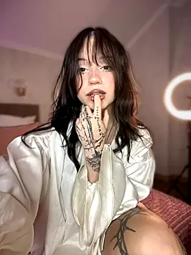 YourLittleDevil online show from October 2025 01:21:01 PM