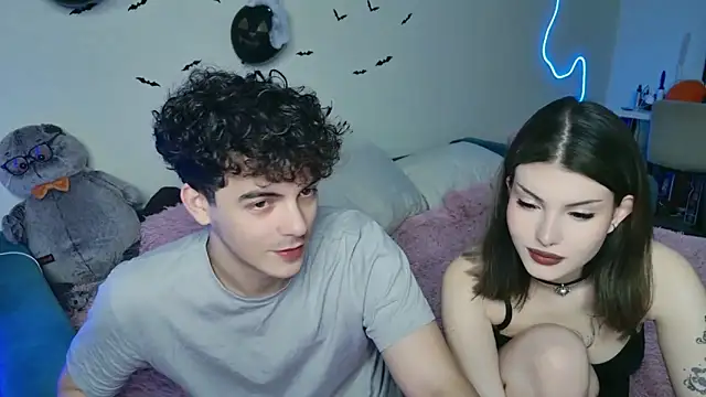 Snapshot of Alice18James chatting on October 2025 06:32:02 PM Alice18James online show from October 2025 06:32:02 PM