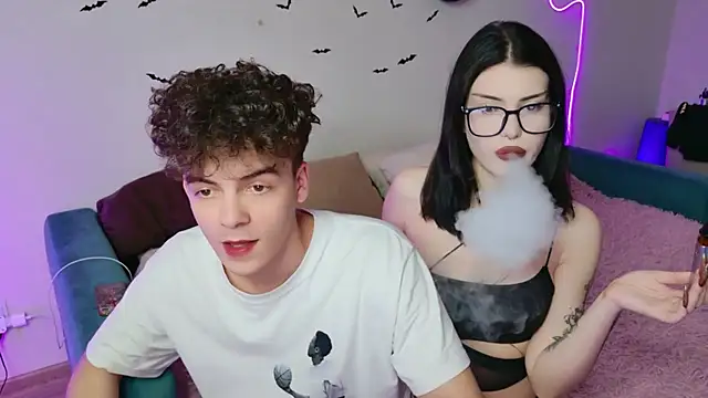 Snapshot of Alice18James chatting on November 2025 11:22:01 AM Alice18James online show from November 2025 11:22:01 AM