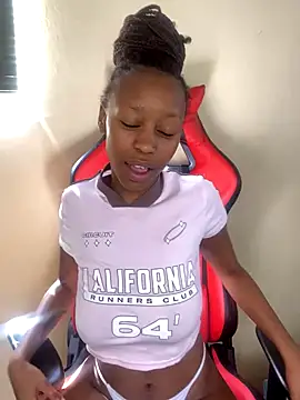 SexyPetitex25 online show from November 2025 01:02:01 PM