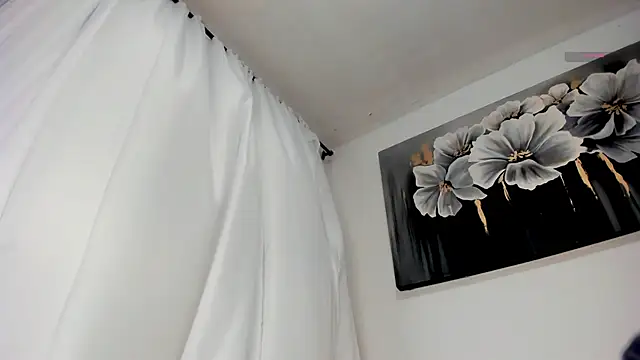 Nicolletease online show from October 2025 01:18:01 PM