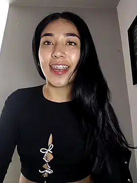 Snapshot of AmberGold- chatting on October 2025 12:11:01 PM AmberGold- online show from October 2025 12:11:01 PM