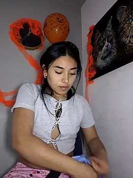 Snapshot of AmberGold- chatting on October 2025 10:52:02 AM AmberGold- online show from October 2025 10:52:02 AM