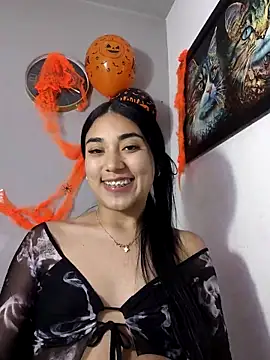 Snapshot of AmberGold- chatting on October 2025 10:05:02 AM AmberGold- online show from October 2025 10:05:02 AM