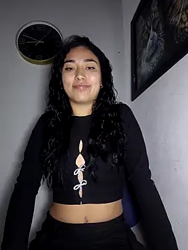 Snapshot of AmberGold- chatting on November 2025 07:33:02 AM AmberGold- online show from November 2025 07:33:02 AM