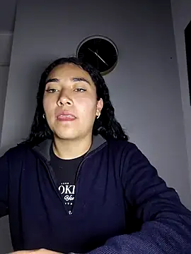 Snapshot of AmberGold- chatting on November 2025 09:09:01 AM AmberGold- online show from November 2025 09:09:01 AM