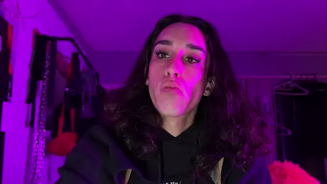 Snapshot of xoFrankie chatting on November 2025 02:10:01 AM xoFrankie online show from November 2025 02:10:01 AM