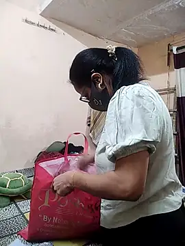 Snapshot of meenu_bhabhi547 chatting on November 2025 04:47:02 AM meenu bhabhi547 online show from November 2025 04:47:02 AM